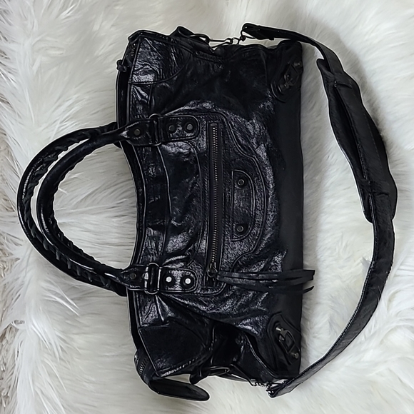 Balenciaga Handbags - 💯Authentic Medium Balenciaga Classic Handbag 🍀